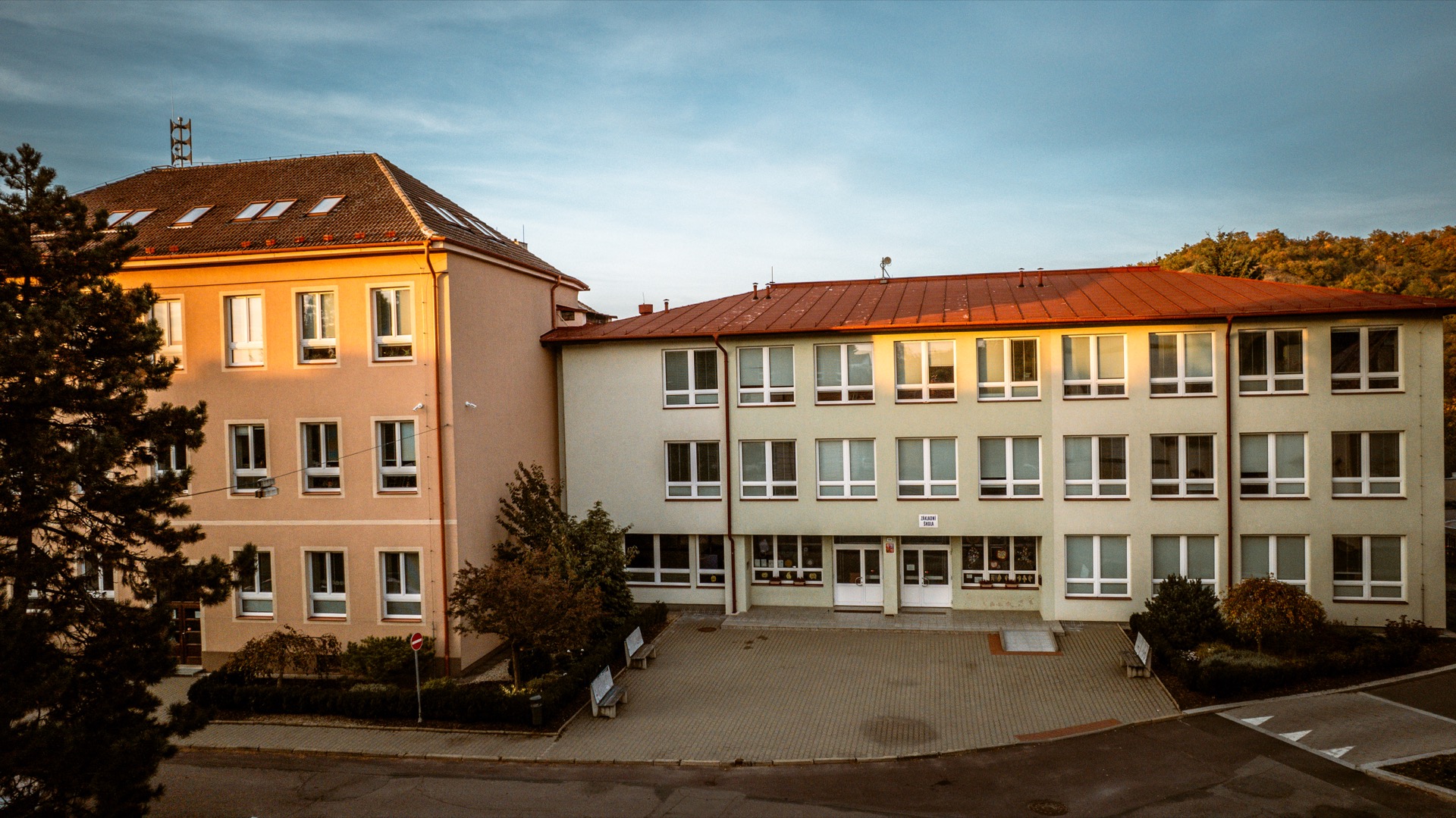 Pohled na ZŠ Klášterní